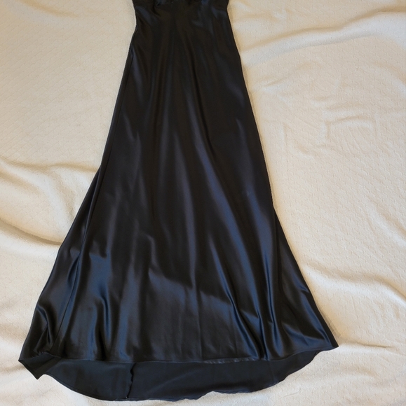 Elegant Black Calvin Klein Evening Gown - Picture 5 of 8